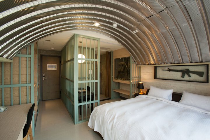 Room 15 of 48