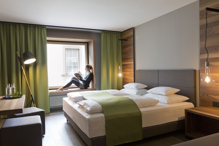 Room 15 of 100