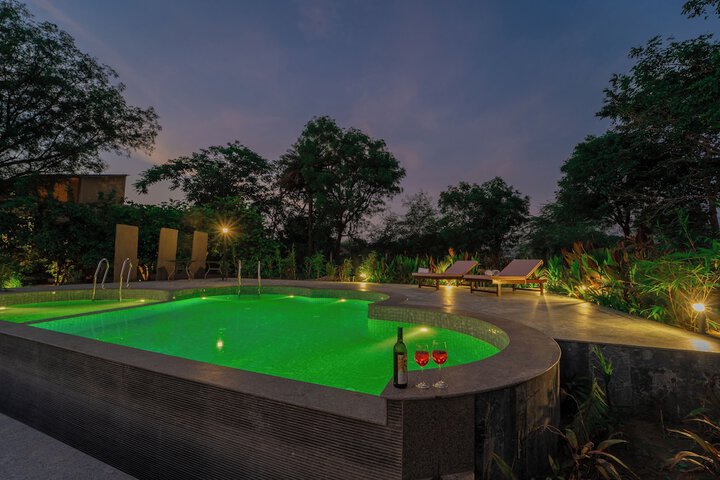 Pool 94 of 207