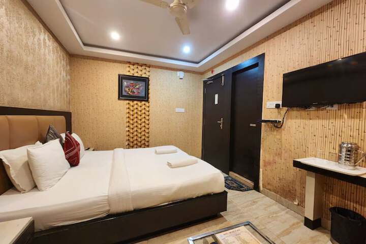 Room 17 of 30