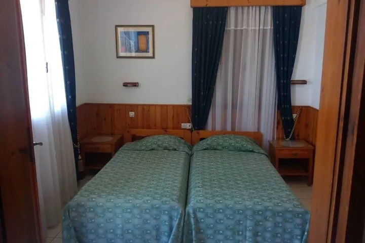 Room 3 of 16