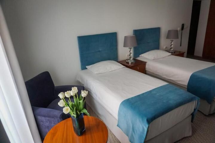 Room 4 of 18