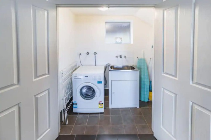 Laundry 25 of 40