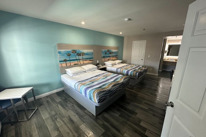 2 Queen Beds (8 of 9)