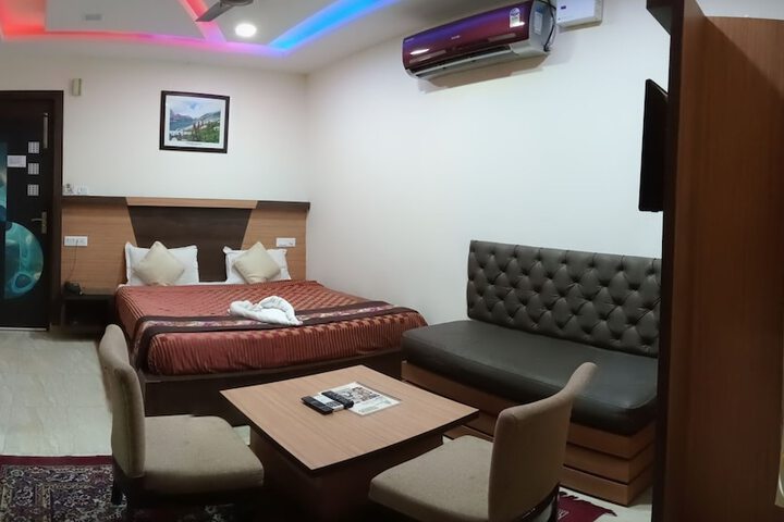 Room 7 of 38
