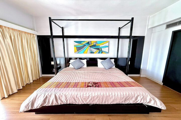 Room 12 of 130