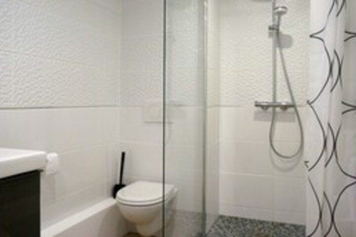 Room 2 of 17