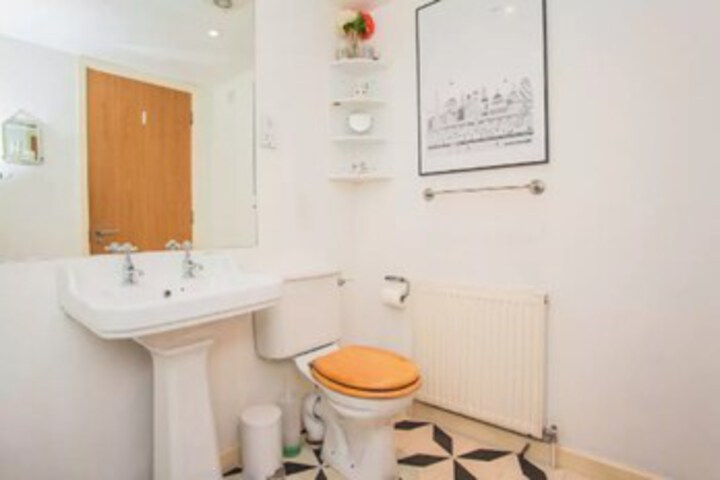 Room 4 of 27