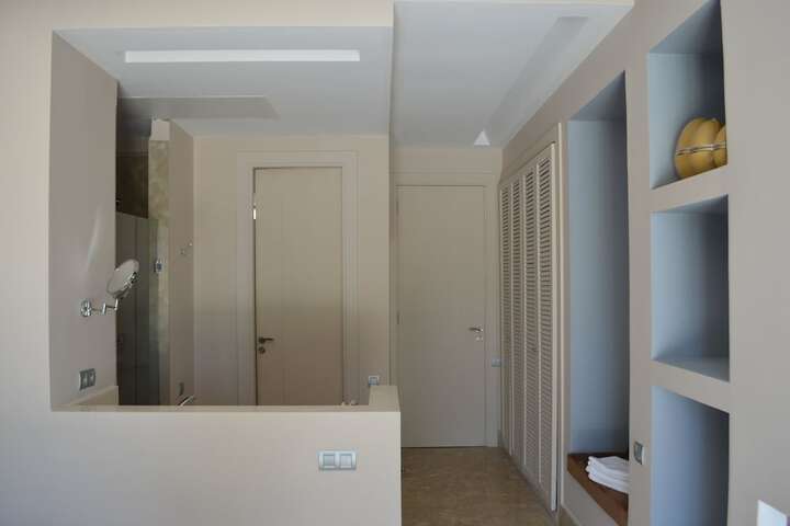 Room 8 of 37