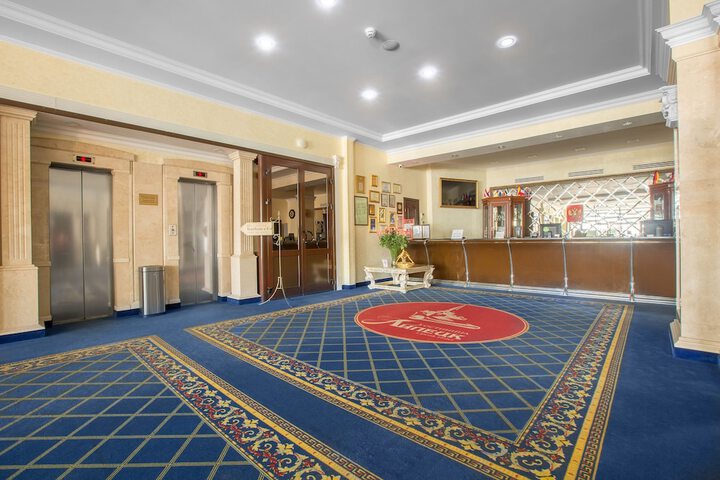 Hotel Interior 4 of 38