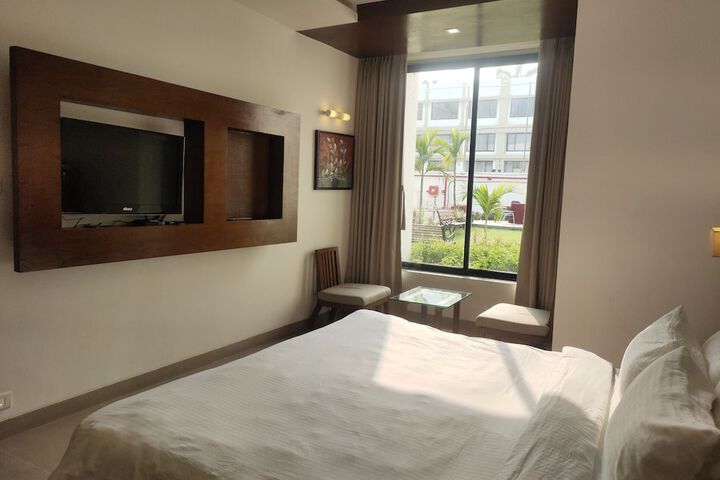 Room 12 of 72