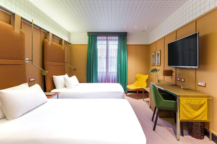 Room 40 of 100