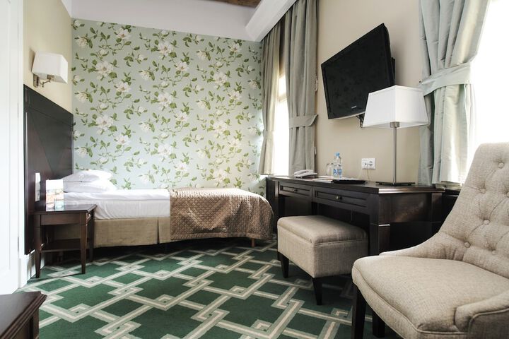 Room 27 of 89