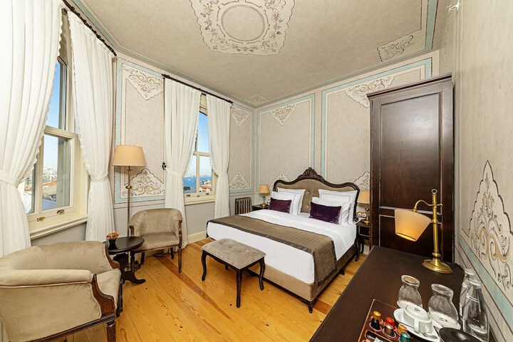 Room 22 of 83