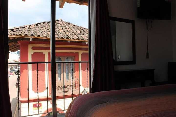 Room 10 of 28