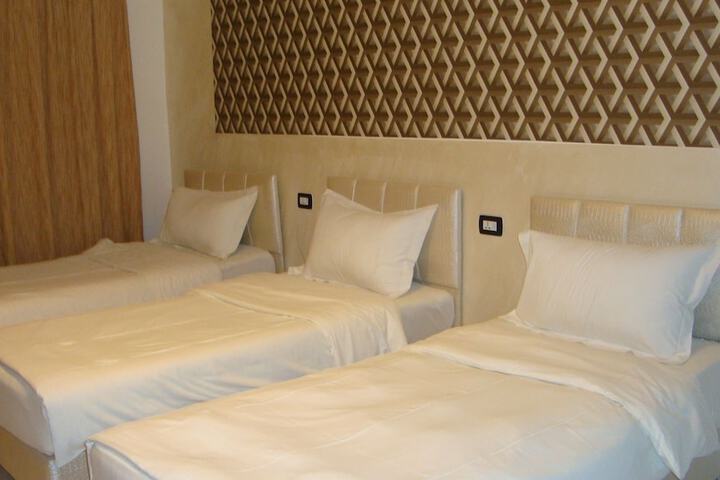Room 16 of 62