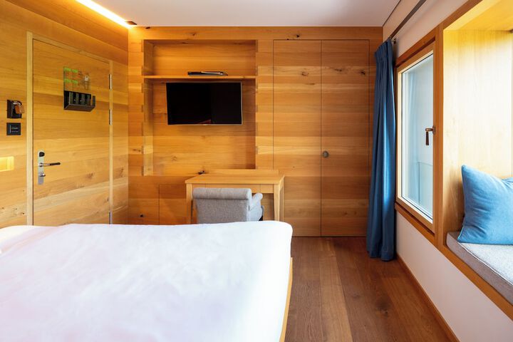 Room 17 of 65