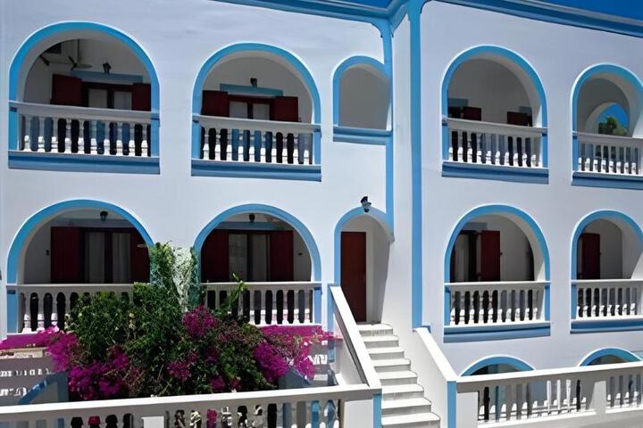 Finikas Hotel