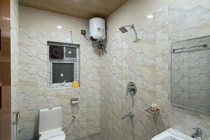 Room 32 of 37
