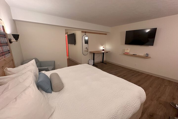 Room 16 of 103