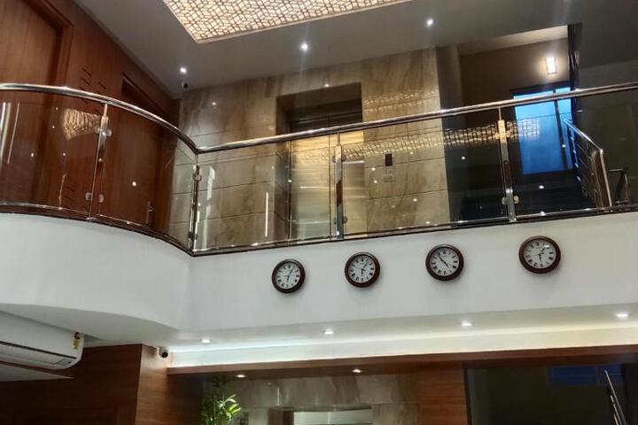 Grand Courtyard Business Hotel Saligramam