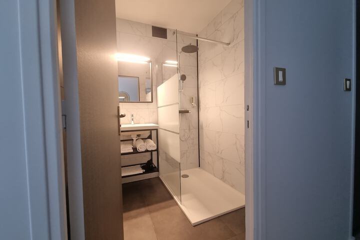Room 19 of 48