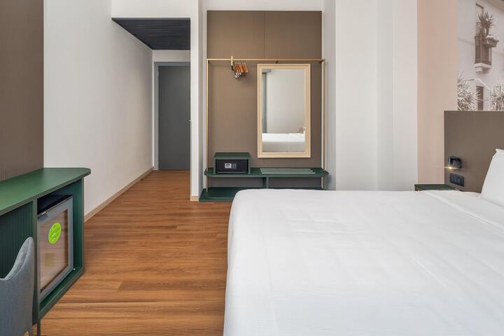 Room 28 of 54