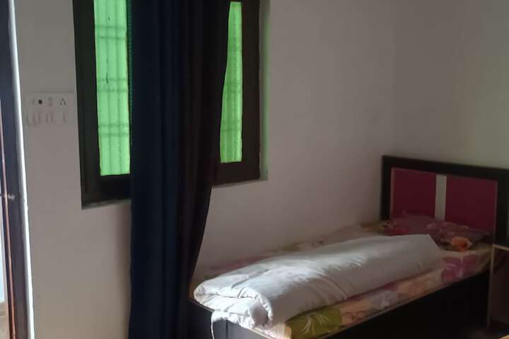 Room 4 of 40