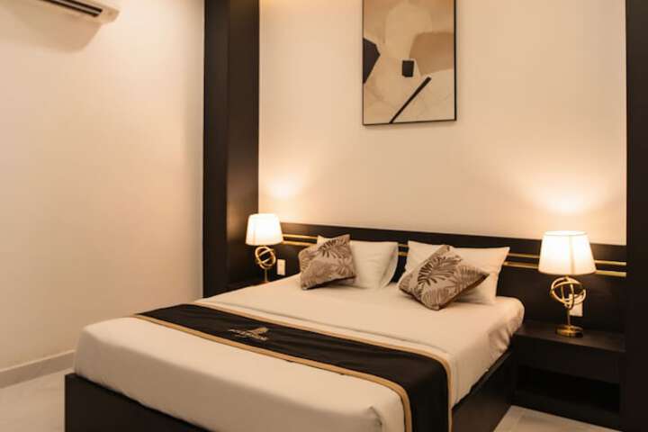 Room 5 of 32