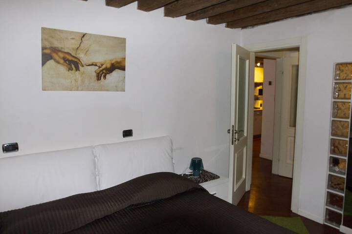 Room 6 of 96