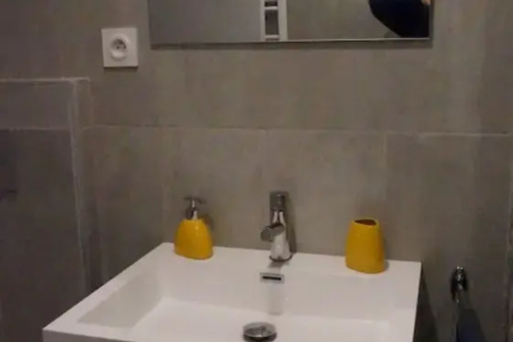 Room 8 of 12