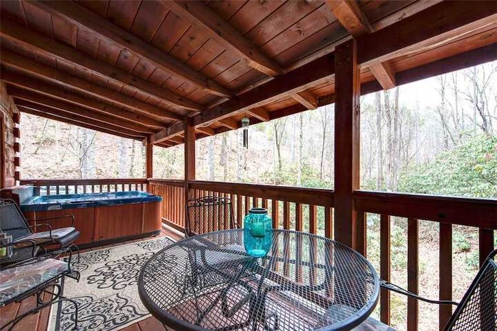 Wild at Heart Cottage in Sevierville, TN