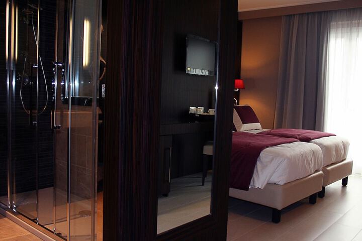 Room 9 of 71