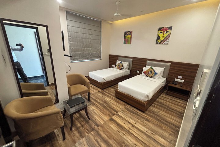 Room 15 of 77