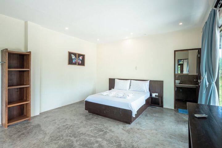 Room 44 of 102