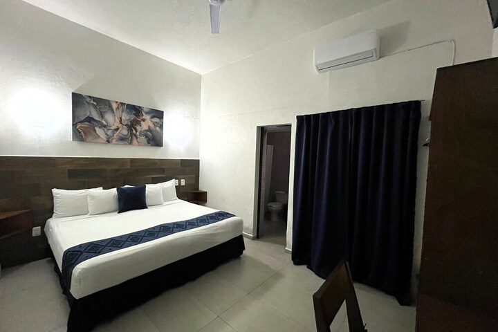 Room 7 of 33