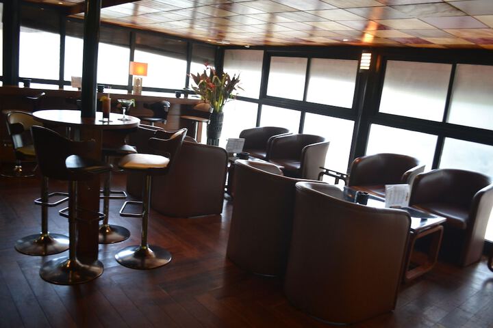 Lounge 49 of 56