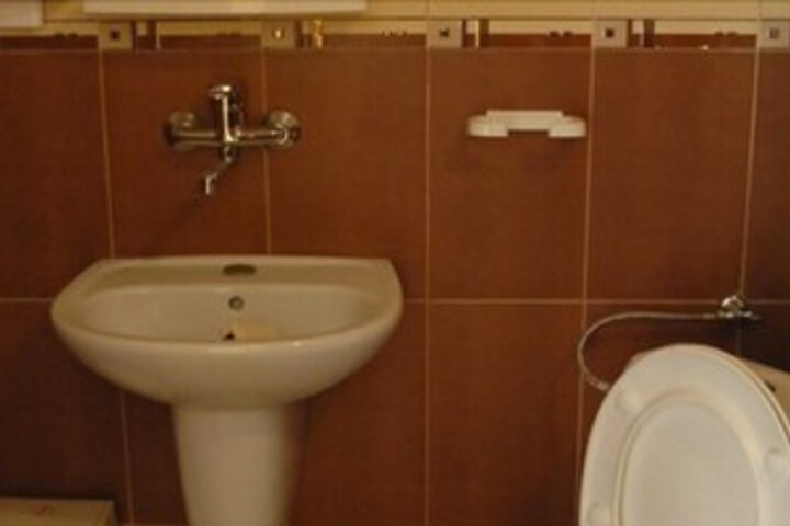 Room 4 of 24