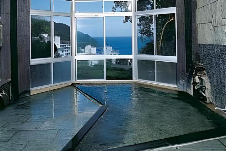 Pool 15 of 31