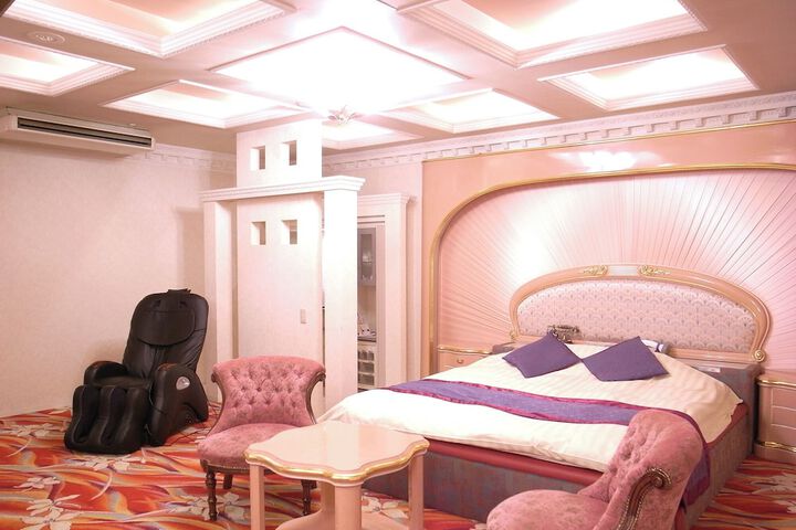 Room 3 of 7