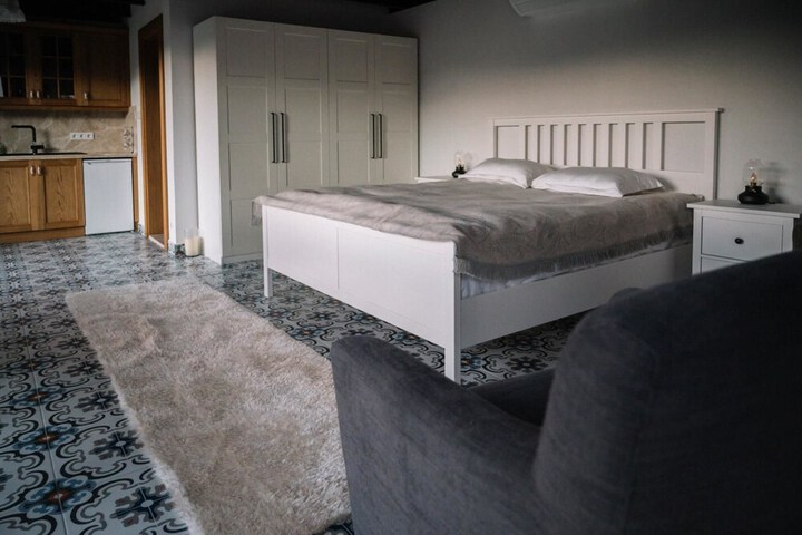 Room 4 of 25