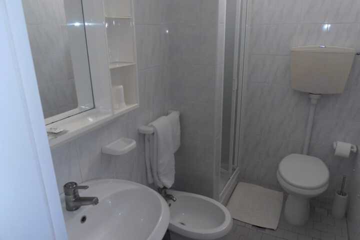 Room 5 of 38