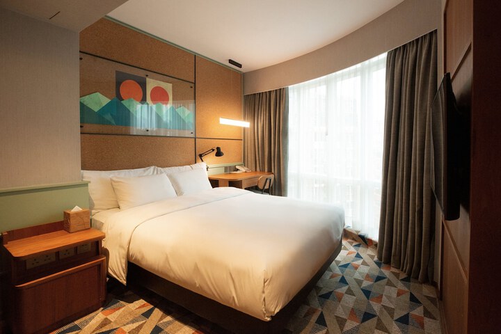 Room 37 of 220