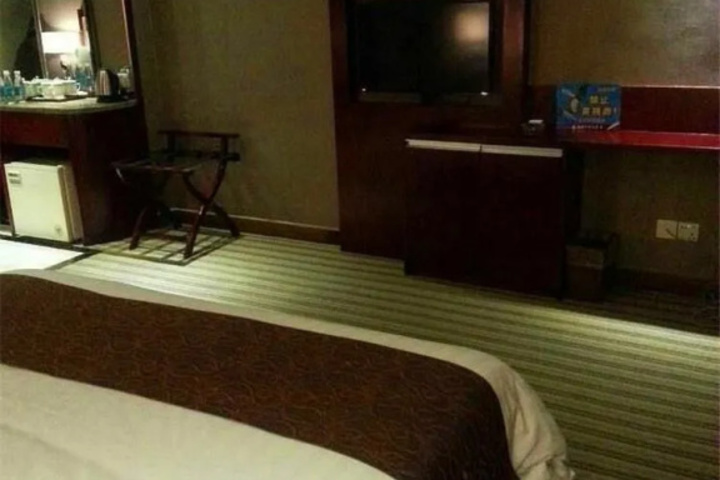Room 8 of 8