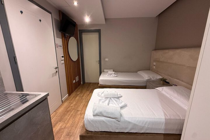 Room 9 of 34