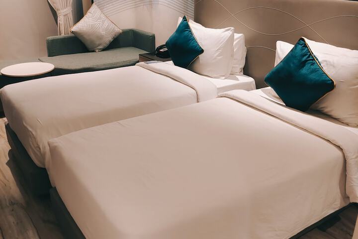 Room 9 of 29