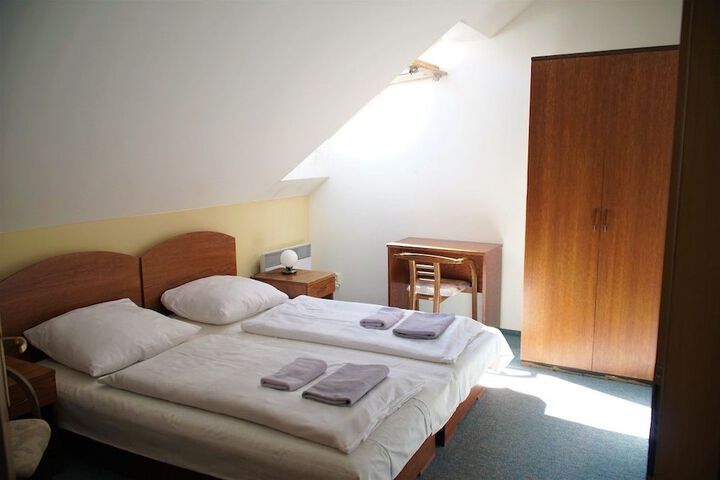 Room 15 of 15