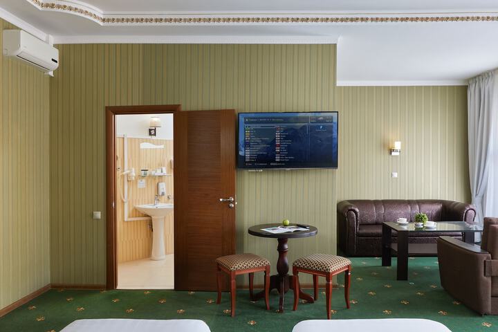 Room 25 of 48
