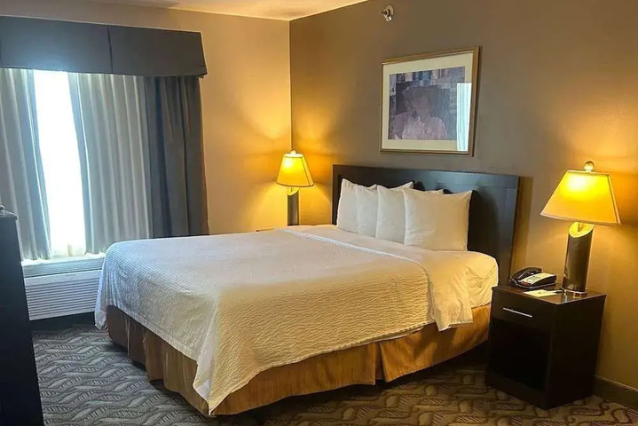 Room 4 of 33