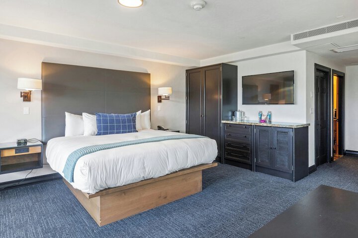 Room 26 of 266